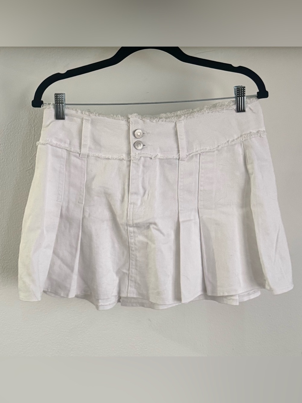 Forever 21 White Pleated Skirt with Frayed Waist
